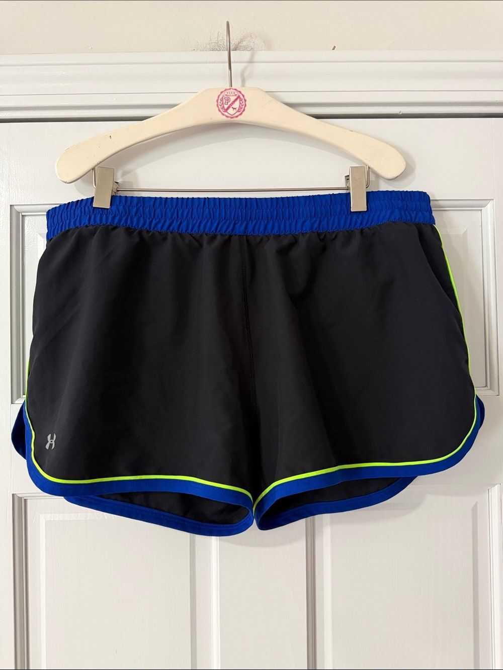 Under Armour Gym Shorts HeatGear Semi-Fitted Athletic Womens Size Large